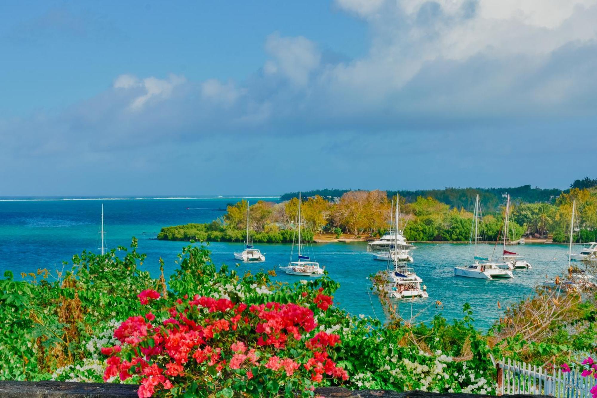 Boutique Villa On The Rocks With Stunning Sea Views, Infinity Pool & Private Sea Trou d'Eau Douce Eksteriør bilde