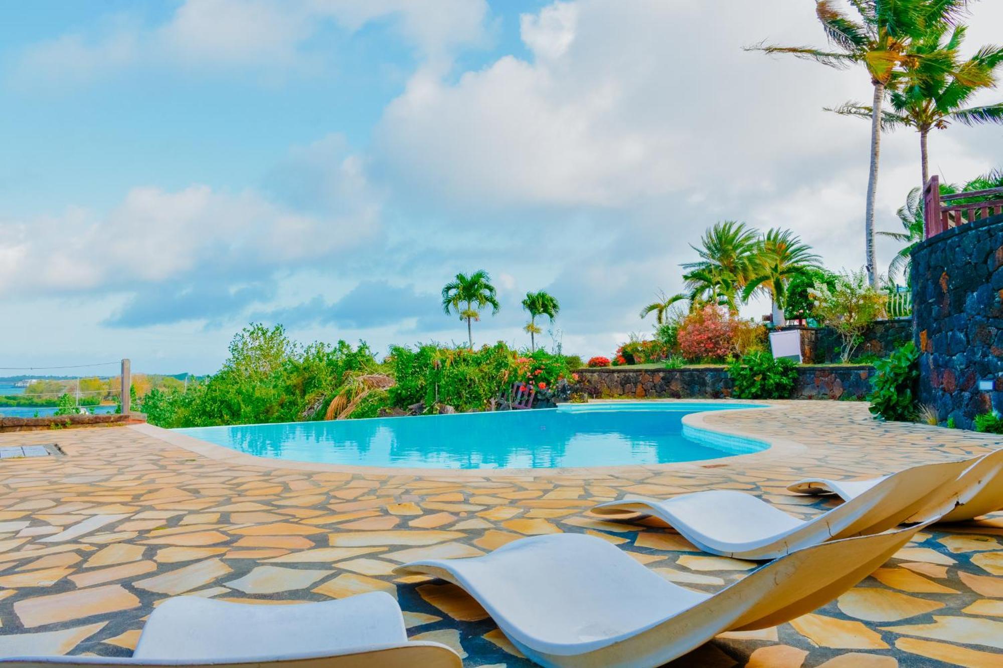 Boutique Villa On The Rocks With Stunning Sea Views, Infinity Pool & Private Sea Trou d'Eau Douce Eksteriør bilde