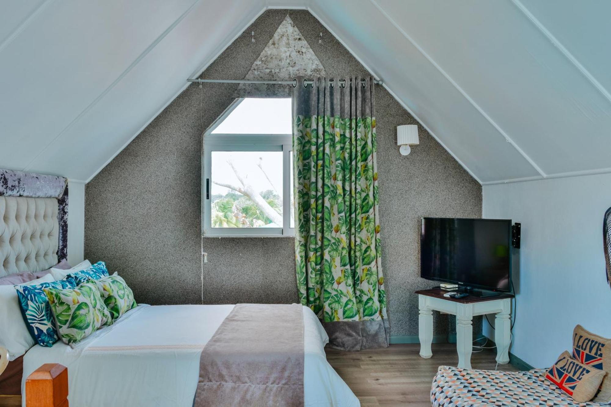 Boutique Villa On The Rocks With Stunning Sea Views, Infinity Pool & Private Sea Trou d'Eau Douce Eksteriør bilde